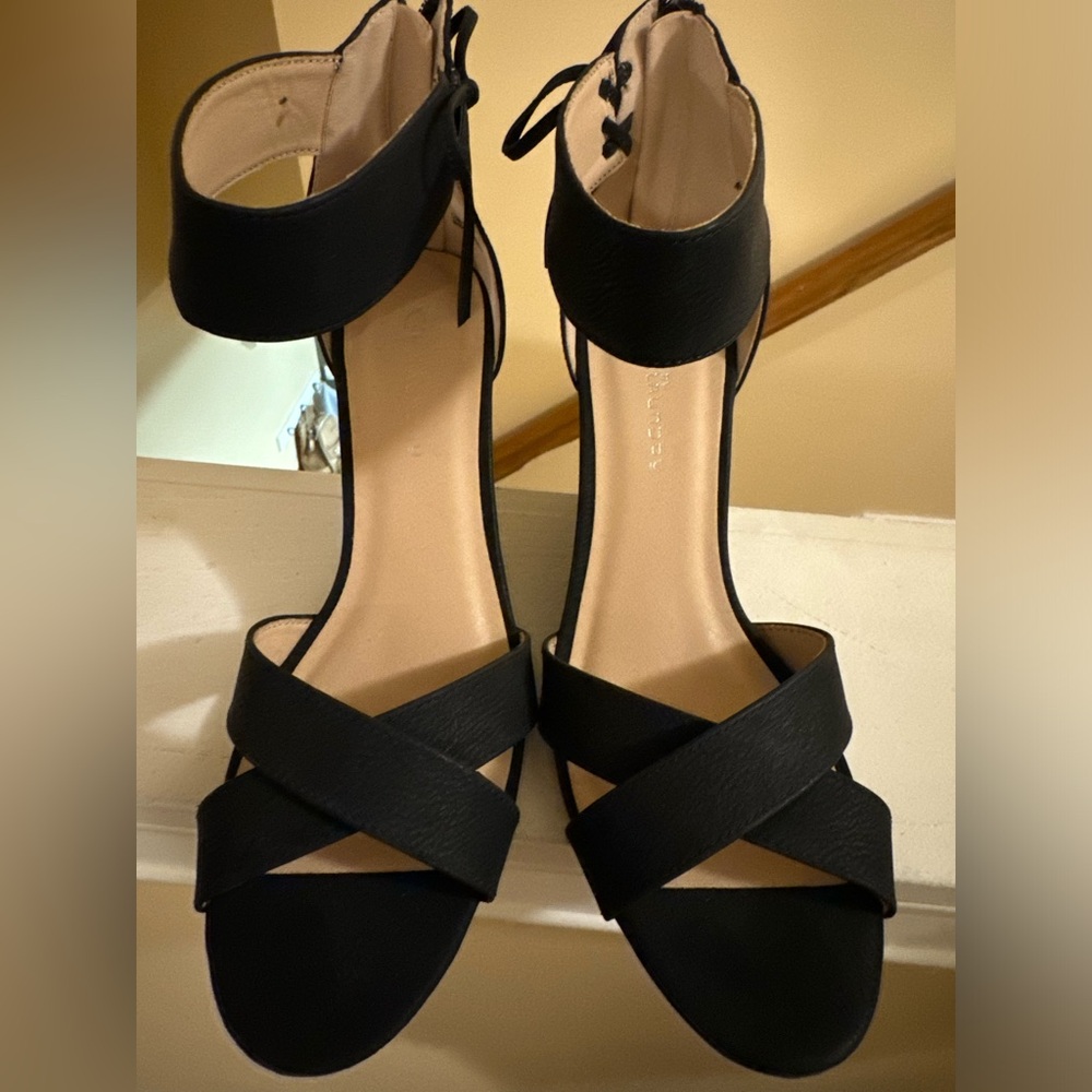 Brand New Chinese Laundry Heels size 9